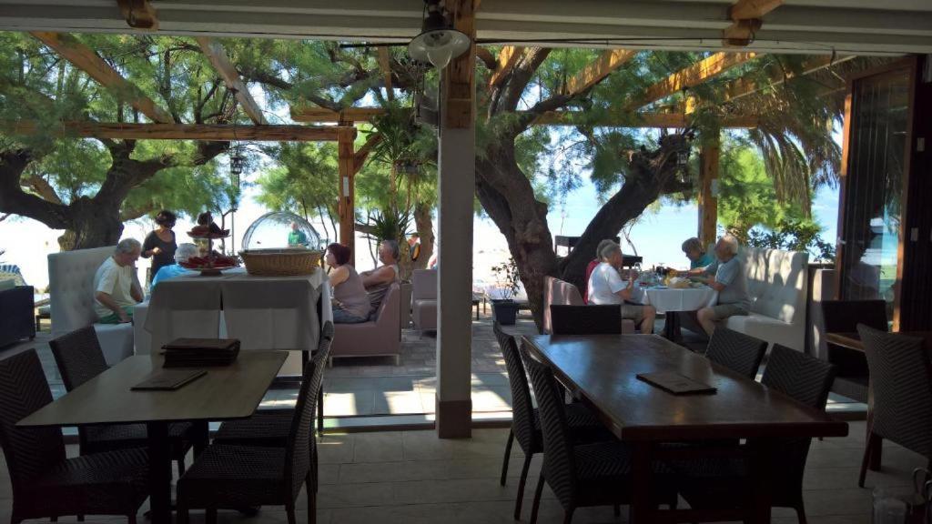 דירות אומיס Anastazija Sea View מראה חיצוני תמונה